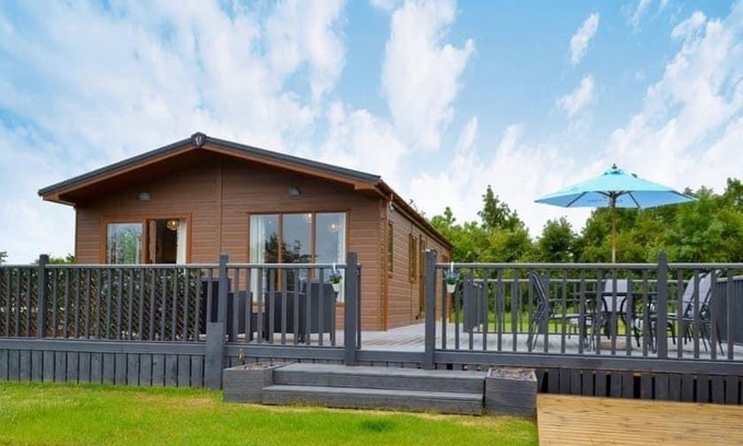 Malton House | Hidden Gem Lodge with Hot Tub