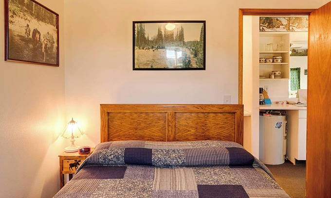 Oroville Cabin | Hideaway Cabin at Eden Valley Ranch