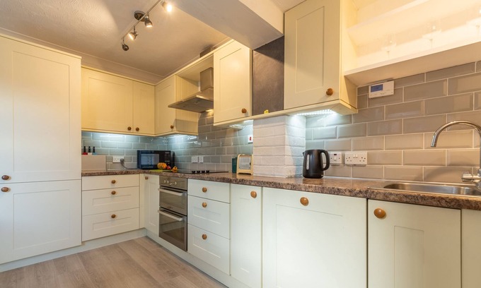 Leiston Cottage | Hideaway Cottage, Leiston