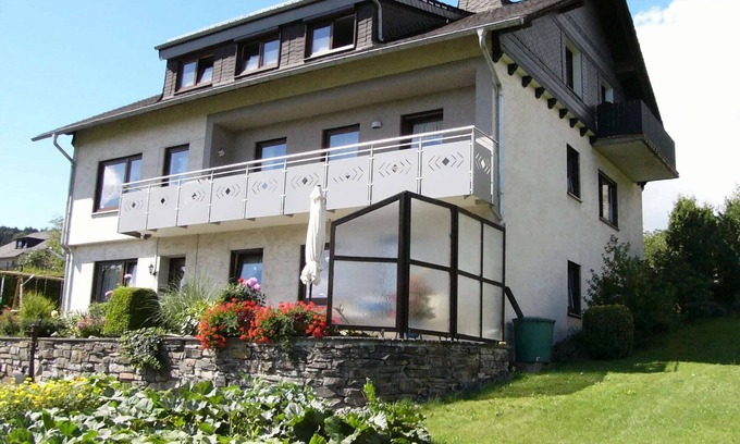 Hesborn Apartment | Hideaway in Sauerland Hillside