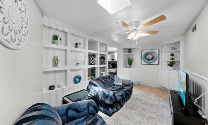 Arlington House | Hideaway Nest Saver, Long-Term, Skylights, W/D