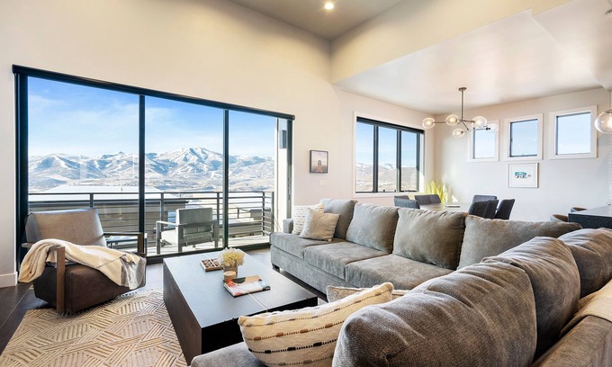 Hideout House | Hideout Haven: Luxe Retreat w/Lake View & Hot Tub