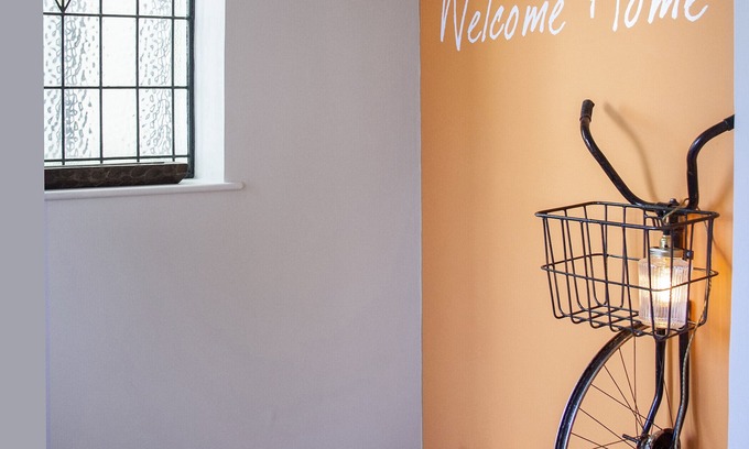 Cotham House | higgihaus (#46, 2-4 Bed ). Small Groups. Hip Location. Sleeps 4 - 10.