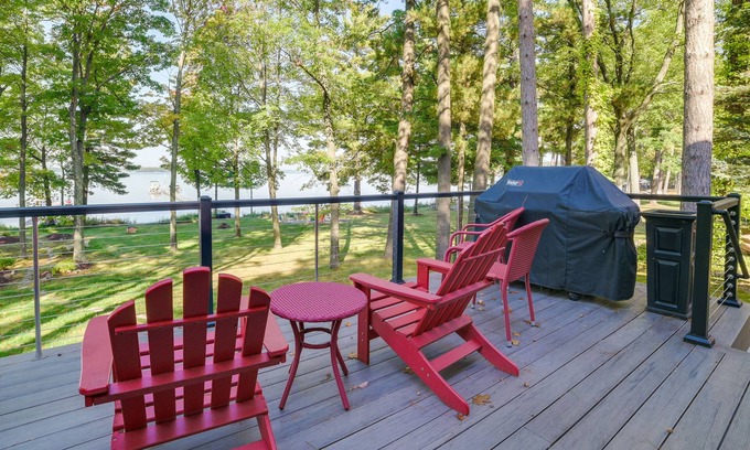 Higgins Lake House | Higgins Lake Vacation Rental w/Lake Views & Deck!