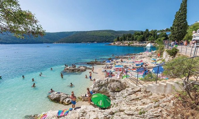 Ravni House | High comfort and a fantastic sea panorama you will enjoy in this vacation home with pool!