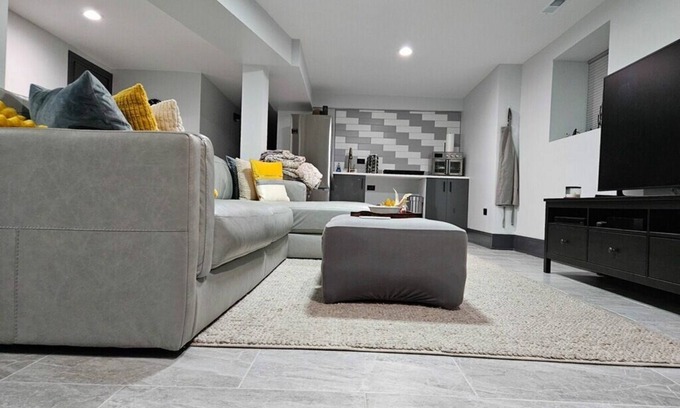 Woodlawn Apartment | High-end 2Bdrm Garden Apt. Where Comfort Meets Style