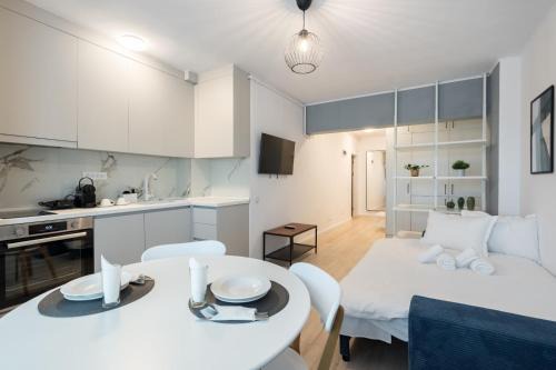 Sector 6 Apartment | High-end Studio with Panoramic View, Parking &Pool