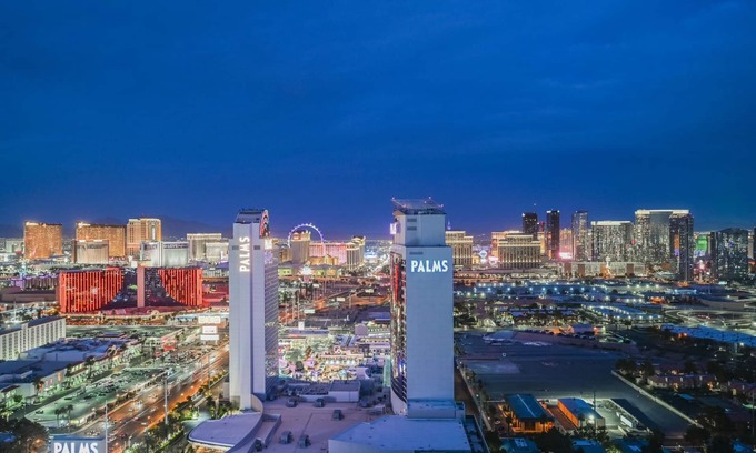 Las Vegas Apartment | High Floor Studio Strip View w/Open Balcony at Palms Place