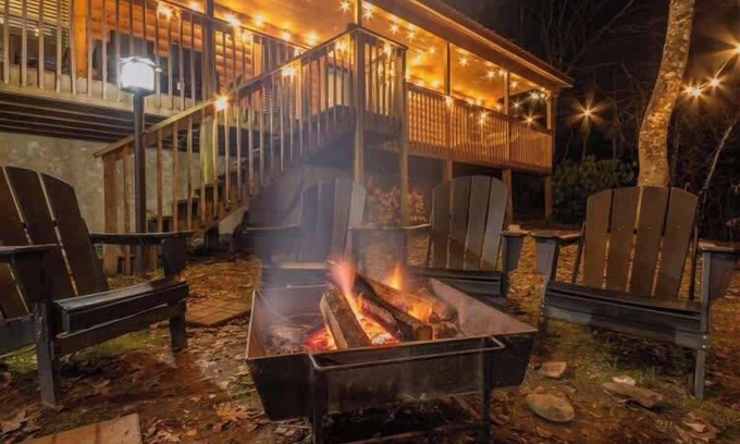 Gatlinburg - Pigeon Forge Cabin | High Johnny’s Hideout Secluded, Private Hot Tub