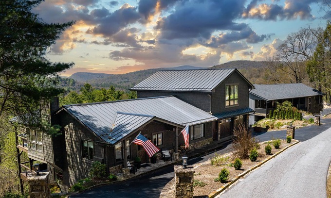 Highlands House | High Noon - Beautiful Mountain Views