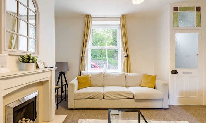 High Peak House | High Peak Place - Three Bedroom House, Sleeps 8