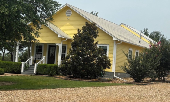 Red Rock Other | High Point a Charming 2-bedroom sleeps 6 farmhouse in Red Rock with AC, WiFi
