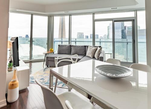 Toronto Entertainment District Apartment | High Rise Condo with Stunning Lake and CN tower view