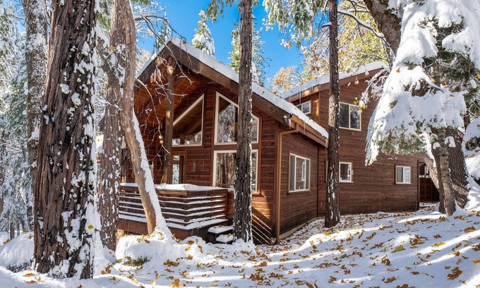 Dorrington Ski Chalet | High Trees Haven~EV Charging Plug, Sauna, Heat & A/C!