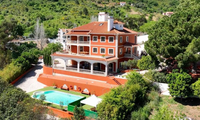 Arruda dos Pisoes House | High Villa