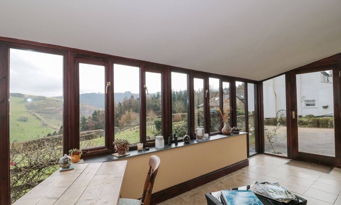 Horner Cottage | HIGHER PUTHAM BARN, pet friendly, with a garden in Wheddon Cross