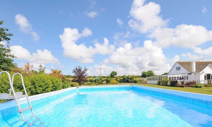 Summercourt Cottage | HIGHER TREFULLOCK FARM, pet friendly, with pool in Summercourt