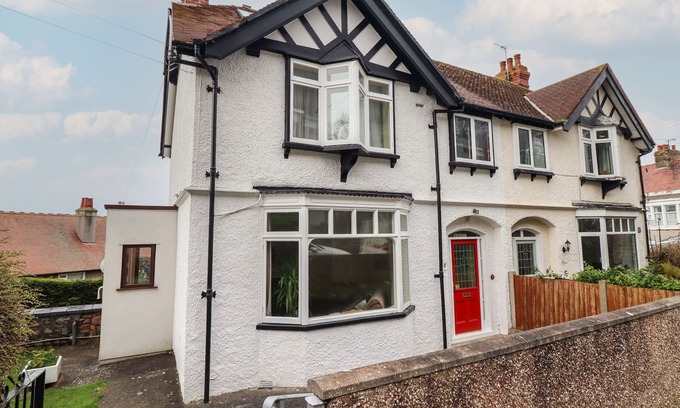 Llandudno Cottage | HIGHGATE, family friendly, country holiday cottage in Llandudno