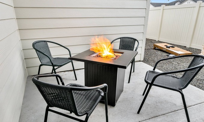 Meridian House | Highland Haven Near Settler's Park!