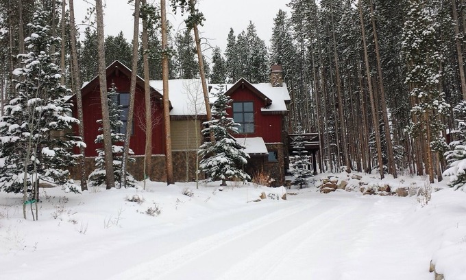 Fairways House | Highland Heaven, Free Shuttle/Parking, Hot Tub, 4 Private BR W/4 Private Baths.