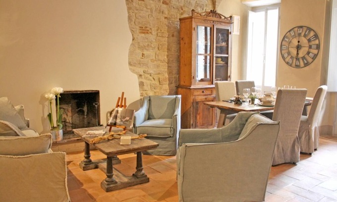 Todi Apartment | Highly Rated - Stylish, self-contained apartment in central Todi