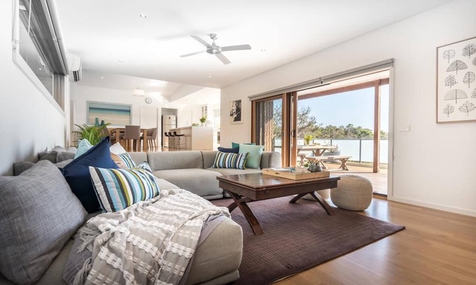 Tootgarook House | Highview - LOVE A ROOM WITH A VIEW