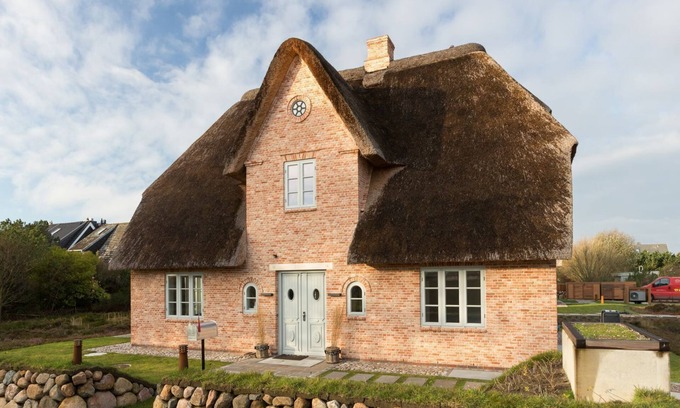 Wenningstedt-Braderup House | Hiirbloom - Ein Wahrer Sylter Urlaubstraum Erwartet Sie im Haus Hiirbloom in Wenningstedt