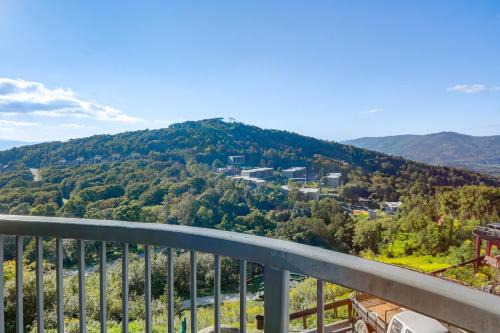 Sugar Mountain Apartment | Hike, Golf and Sip Sugar Mountain Resort Condo