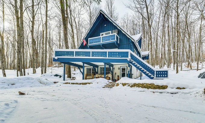 Bellaire Cabin | Hike, Golf & Explore: Cabin w/Deck in Bellaire!