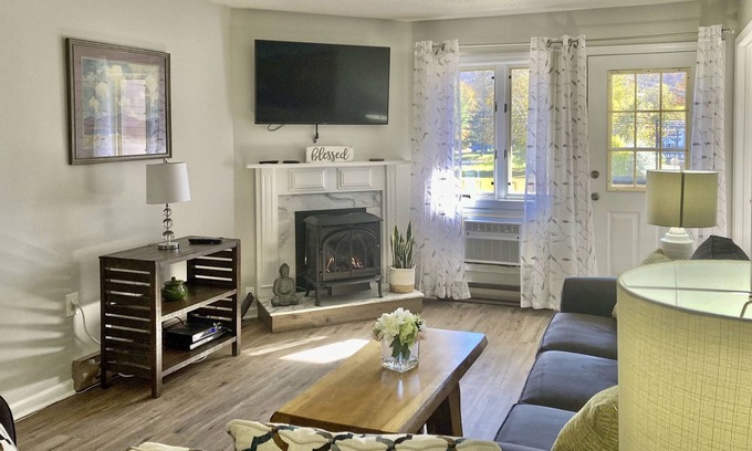 Lincoln Condo | Hike, Ski, Explore: Lincoln Condo w/Pool Access