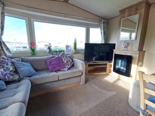 Llwyngwril House | Hiking in Snowdonia? Sea, beach and mountains view