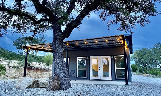 Fischer Cottage | Hill Country Modern Cottage - 5 minutes to the boat ramps
