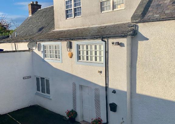 Inverness City Centre House | Hill House - Mews Town House, in a quiet private close, in the City Centre of Inverness.