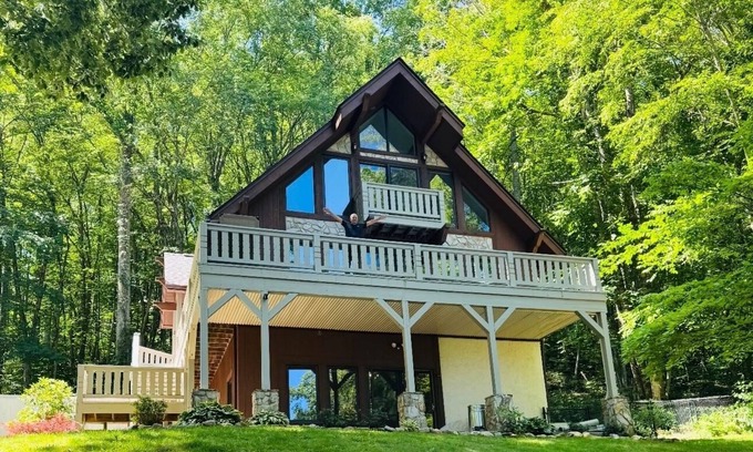 Waynesville Cabin | Hill Top Retreat on a mountain in Waynesville NC.