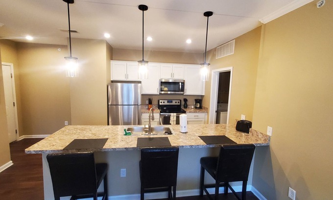 Tuttle West Apartment | Hillard/Dublin large apartment, furnished!