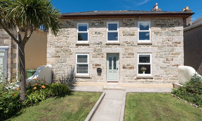 Hayle House | Hillcrest, Hayle - Four Bedroom House, Sleeps 8
