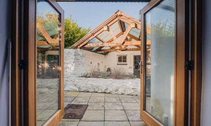 Tenby House | Hillcroft · Cosy Welsh Cottage in St Davids Centre with Garden
