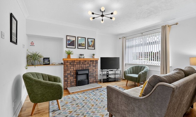 Hillsborough House | Hillsborough spacious house, garden & parking by StayByNumbers