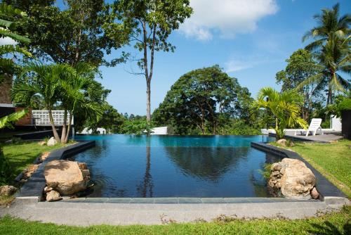 Bophut Apartment | Hillside 2br Apartment Shared Pool