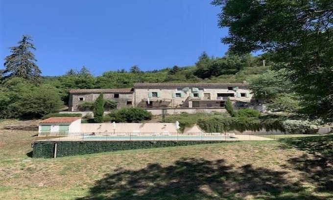 Courniou House | Hillside Haven in Courniou