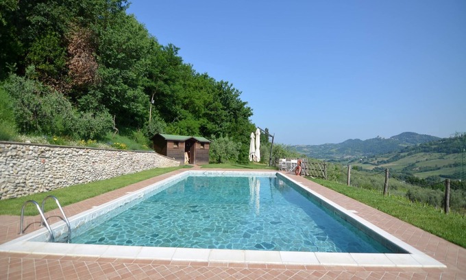 Croce House | Hillside Stay in Montecolombo