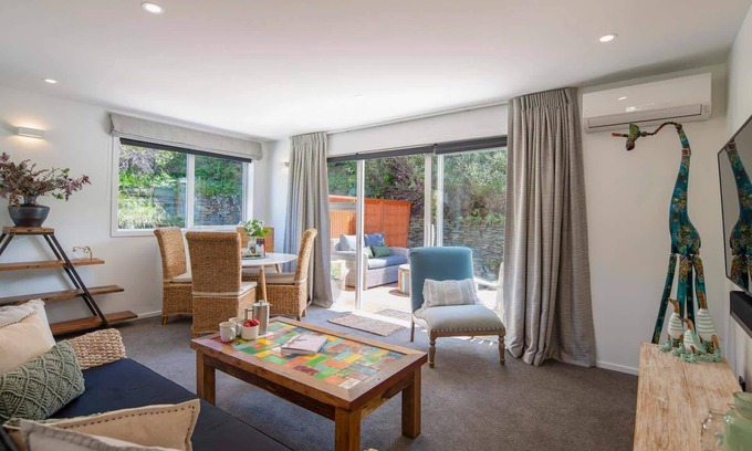 Queenstown City Centre Apartment | Hillside Villa 4 – Modern 2BR Walk to Town & A/C