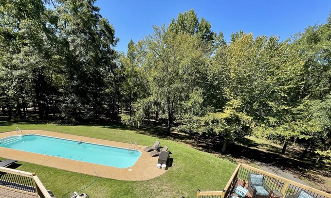 Northport House | Hilltop Hideaway-Family friendly gem-swimming pool, hot tub, games & more!