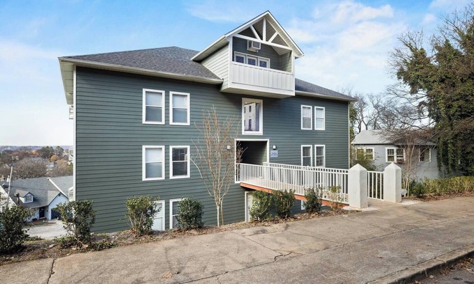 Five Points South Condo | Hilltop Hideaway- Groups/6 Bedrooms/King Beds