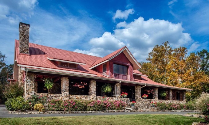 Hot Springs Bed & Breakfast | Hilltop Manor B&B