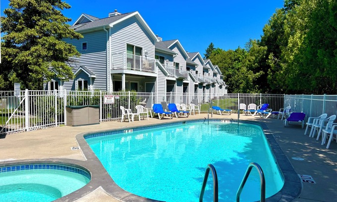 Fish Creek Condo | Hilltop Retreat Fish Creek, Door County - Half Mile to Peninsula State Park