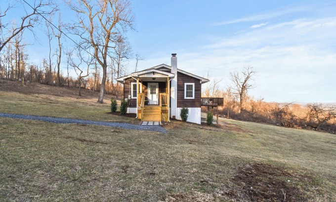 Round Hill Cabin | Hilltop Retreat