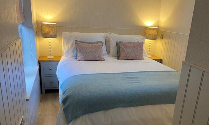 Corstorphine House | Hillview Cottage