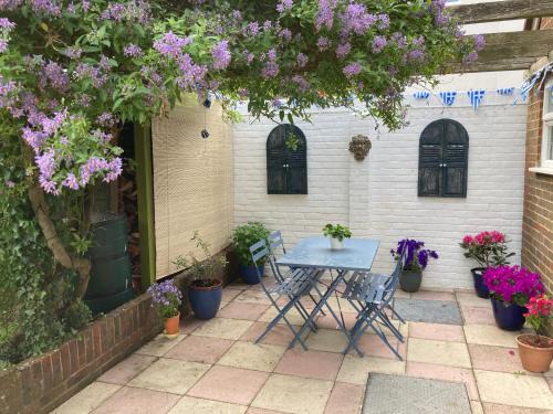 St Margaret's at Cliffe House | Hillview