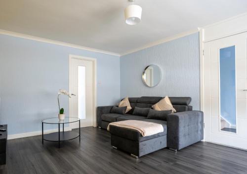 Broxburn House | Hillview House